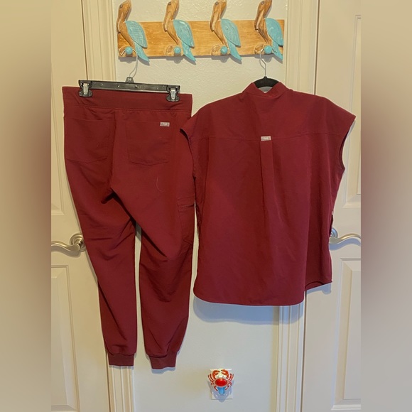 Figs Scrub Set - Picture 4 of 5